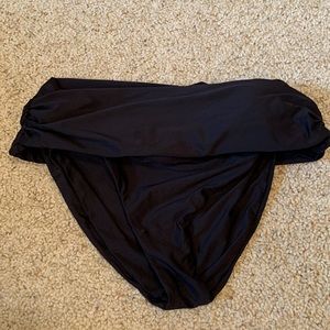 NWOT - Beach Scene Skirtini
Bathing Swim Suit Bottom
Black (Size M)
Shirred Side